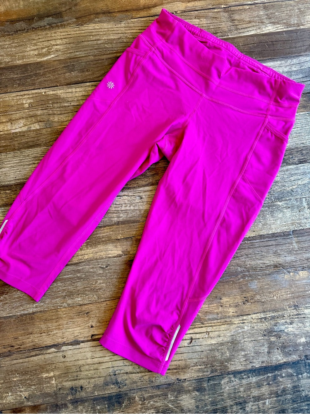 Athleta Hot Pink Capri leggings XS
